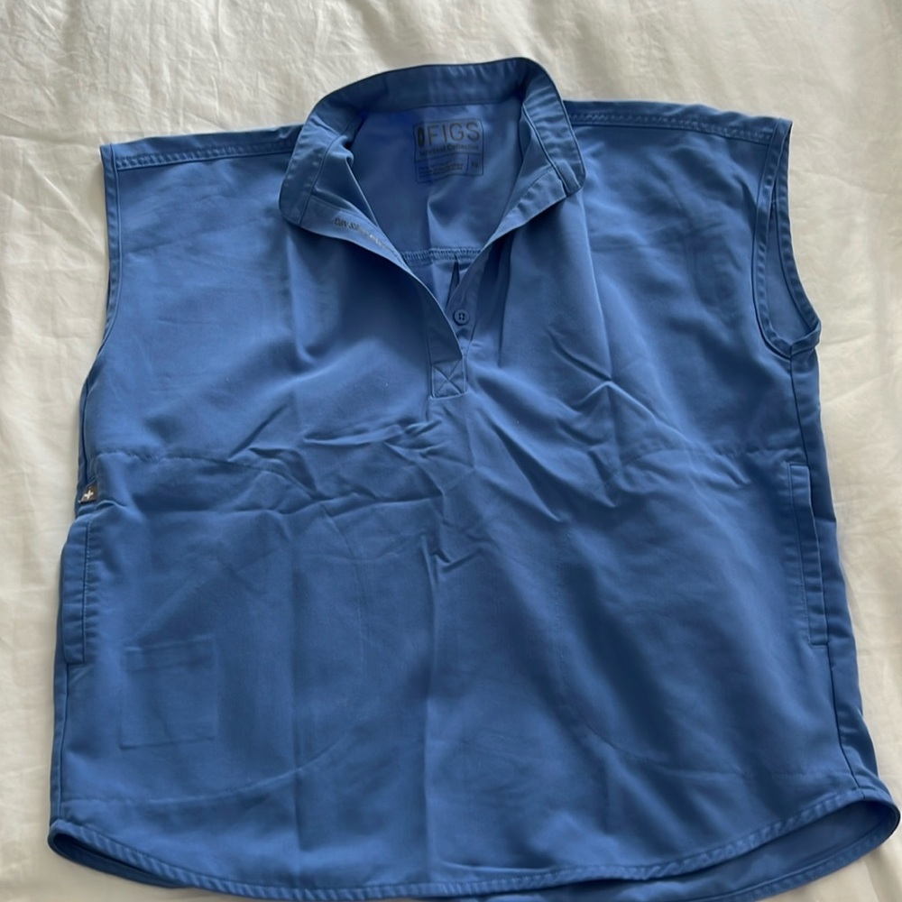 Figs ceil blue Rafaela XS scrub top and Zamora jogger petite XXS scrub pants